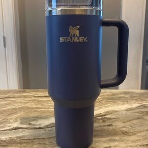 Gently used Stanley 40 oz in Twilight